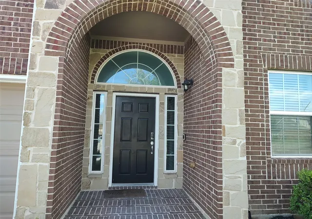 Photo 3 of Single family home for sale at 4002 Longwood Dr, Mont Belvieu, TX 77523 | MLS# 93804949 | Listing updated on 2026-09-10