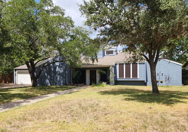 1st image of 1901 Comal Cir, College Station, TX 77840 | MLS# 94535650