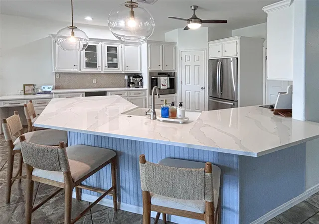 5th image of 626 Sunset Trl, Angleton, TX 77515 | MLS# 42051908
