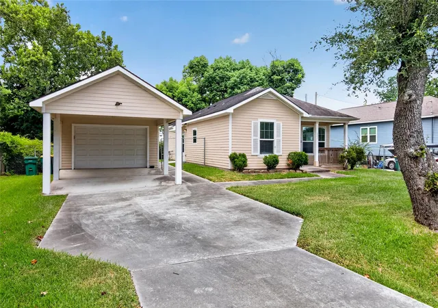 2nd image of 233 Beatrice St, La Marque, TX 77568 | MLS# 24184364