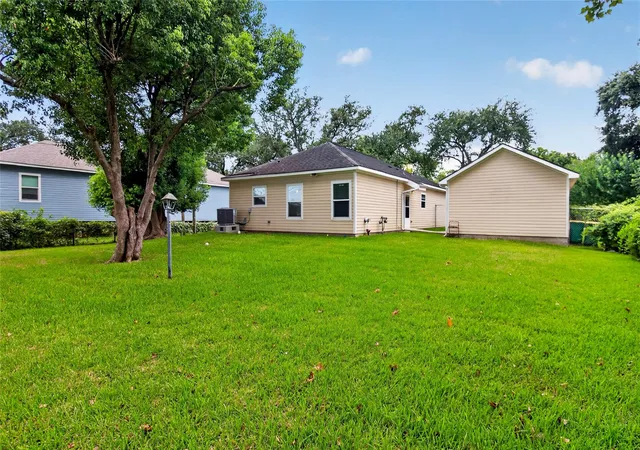 4th image of 233 Beatrice St, La Marque, TX 77568 | MLS# 24184364