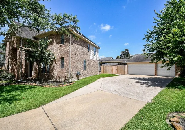 Photo 2 of Single family home for sale at 6132 Ramsay Ln, League City, TX 77573 | MLS# 13587922 | Listing updated on 2026-09-17