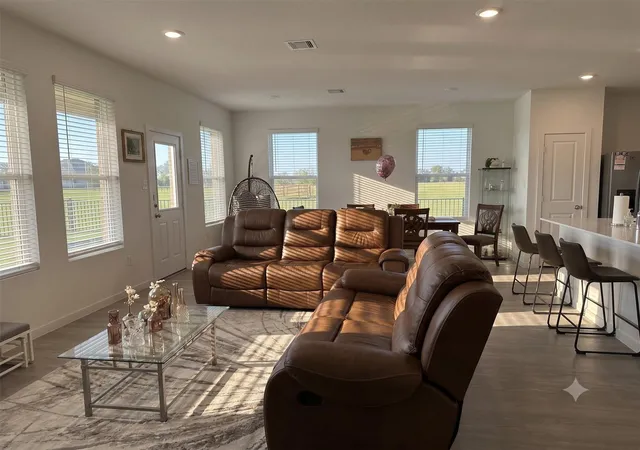 3rd image of 2605 Lago Costa Dr, La Marque, TX 77568 | MLS# 19283835