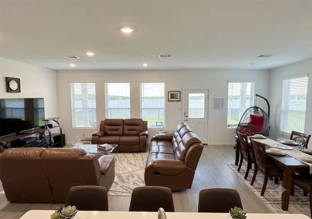 4th image of 2605 Lago Costa Dr, La Marque, TX 77568 | MLS# 19283835