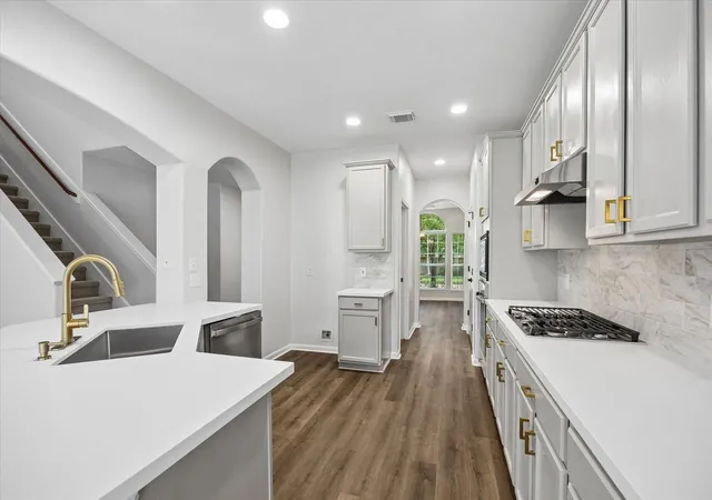 2nd image of 9127 Stoneleigh Dr, Sugar Land, TX 77479 | MLS# 97743581