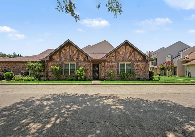 2nd image of 43 Wellington Park, Baytown, TX 77520 | MLS# 17782627