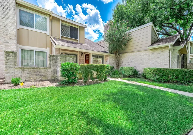 2nd image of 11643 Village Pl Dr #194, Houston, TX 77077 | MLS# 33472065