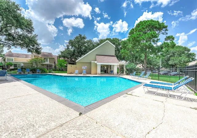 32nd image of 11643 Village Pl Dr #194, Houston, TX 77077 | MLS# 33472065