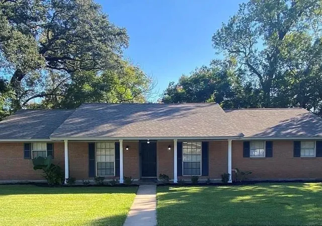 17th image of 102 Mulberry St, Lake Jackson, TX 77566 | MLS# 21966201