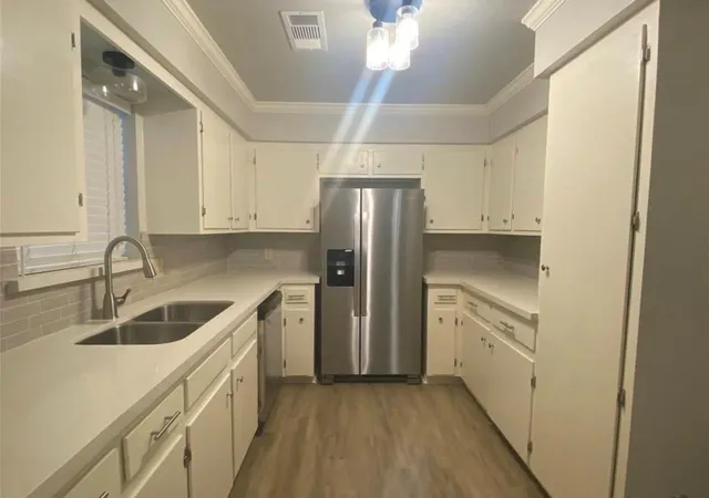 3rd image of 102 Mulberry St, Lake Jackson, TX 77566 | MLS# 21966201