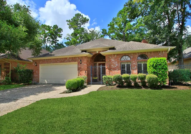 Photo 2 of Single family home for sale at 14007 Muirfield Village Dr, Houston, TX 77069 | MLS# 15325684 | Listing updated on 2026-09-19