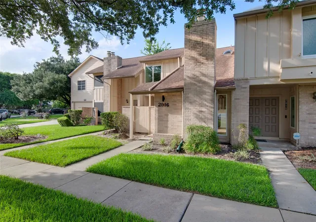 Photo 3 of Townhouse for sale at 2916 Windchase Blvd, Houston, TX 77082 | MLS# 32485785 | Listing updated on 2026-08-15