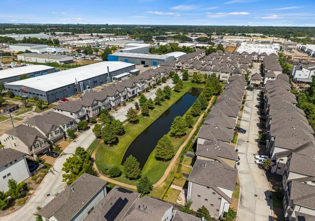 3rd image of 1506 Grayson Oaks Pl, Houston, TX 77043 | MLS# 39865272