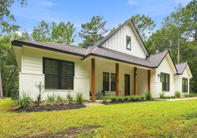2nd image of 115 Llano Ct, Huntsville, TX 77340 | MLS# 5750429