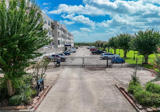 2nd image of 793 Davis Rd #105, League City, TX 77573 | MLS# 43056539