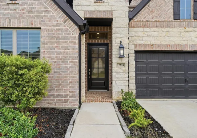 Photo 3 of Single family home for sale at 12318 Palmetto Dr, Mont Belvieu, TX 77523 | MLS# 29325707 | Listing updated on 2026-09-15