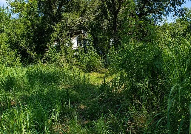 5th image of Lot 6 Sw Blk 1St Ave, Waelder, TX 78959 | MLS# 78711552