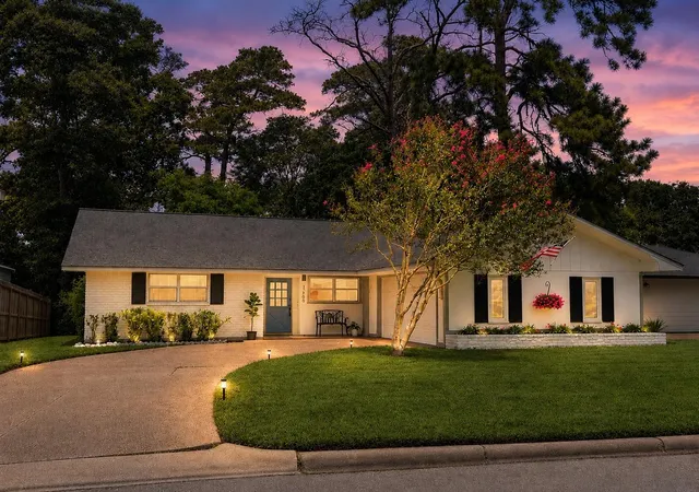 Photo 1 of Single family home for sale at 1705 Shady Oaks Dr, Conroe, TX 77301 | MLS# 58832747 | Listing updated on 2026-08-09