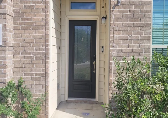 Photo 3 of Single family home for sale at 610 Lake View Dr, Montgomery, TX 77356 | MLS# 53397116 | Listing updated on 2026-09-18