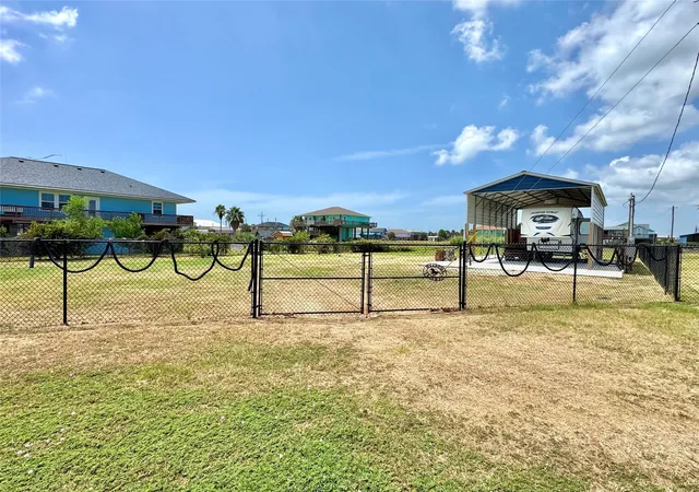 3rd image of 915 W Verdia Dr, Crystal Beach, TX 77650 | MLS# 81851084