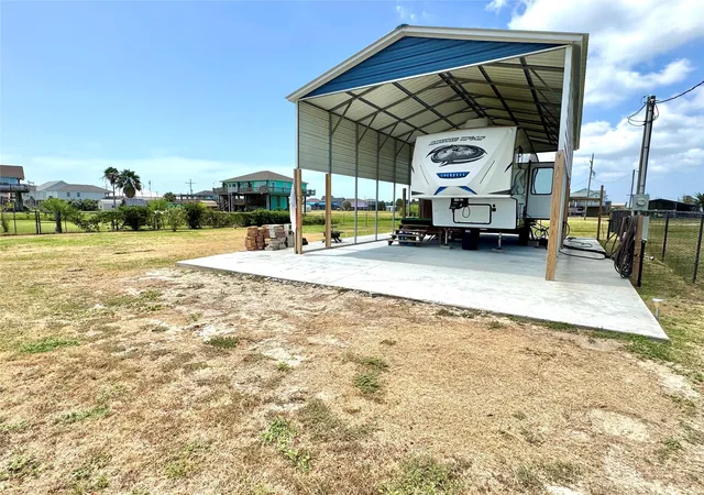 5th image of 915 W Verdia Dr, Crystal Beach, TX 77650 | MLS# 81851084