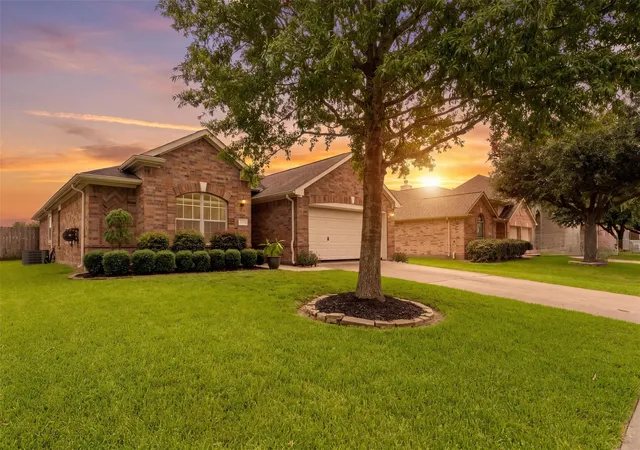 1st image of 10006 King William Dr, La Porte, TX 77571 | MLS# 55259865