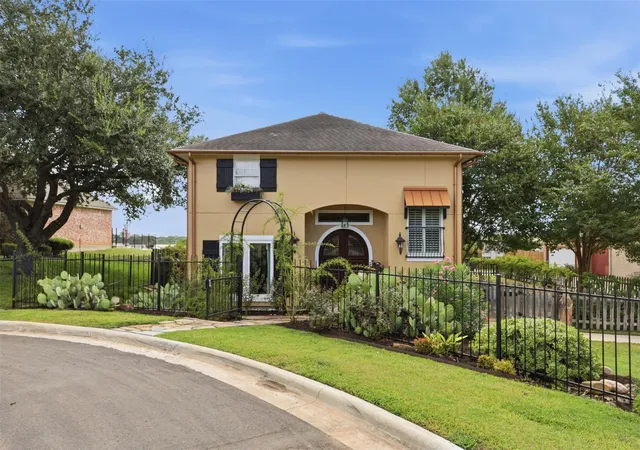 2nd image of 301 Stone Hill Dr #A, Brenham, TX 77833 | MLS# 75828131