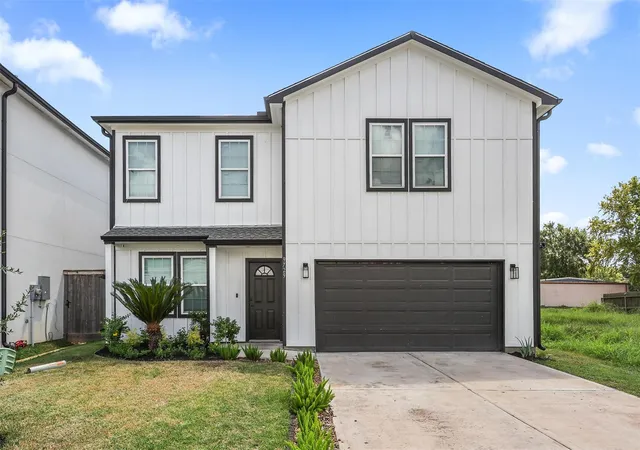 Photo 3 of Single family home for sale at 9729 Fabiola Dr, Houston, TX 77075 | MLS# 41754684 | Listing updated on 2026-08-15