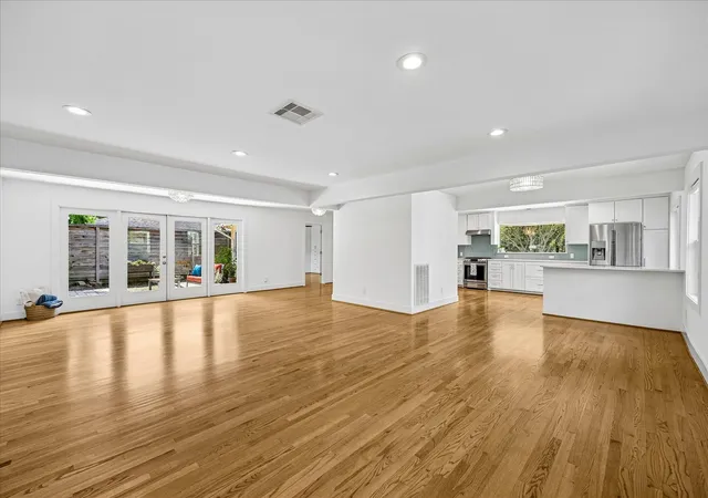 4th image of 8739 Linkterrace Ln, Houston, TX 77025 | MLS# 60072907