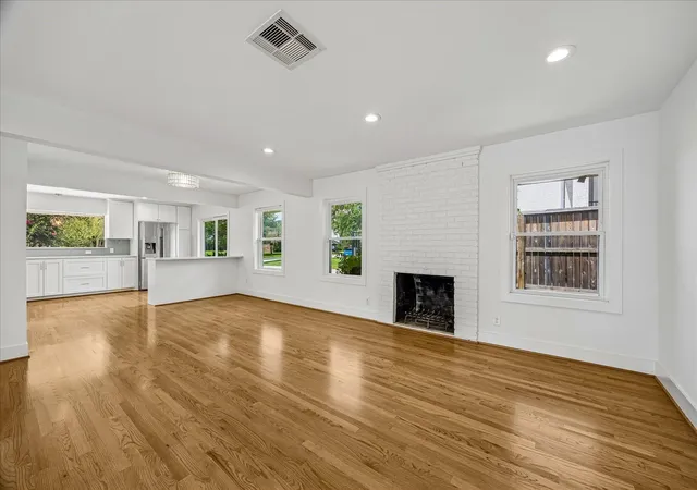 5th image of 8739 Linkterrace Ln, Houston, TX 77025 | MLS# 60072907