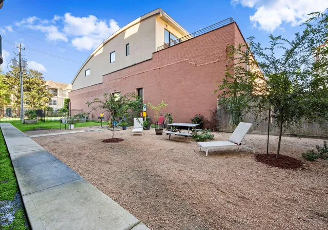 2nd image of 1900 Genesee St, Houston, TX 77006