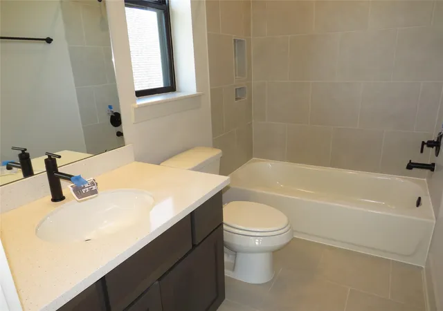Photo 15 of Sale Pending at 10123 Regatta Shore Dr, Missouri City, TX 77459 | MLS# 42076645 | Listing updated on 2026-10-07