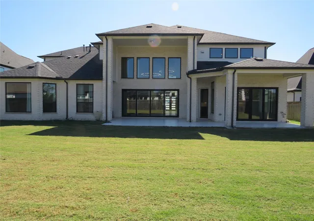 Photo 2 of Sale Pending at 10123 Regatta Shore Dr, Missouri City, TX 77459 | MLS# 42076645 | Listing updated on 2026-10-07