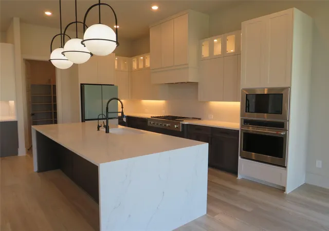 Photo 4 of Sale Pending at 10123 Regatta Shore Dr, Missouri City, TX 77459 | MLS# 42076645 | Listing updated on 2026-10-07