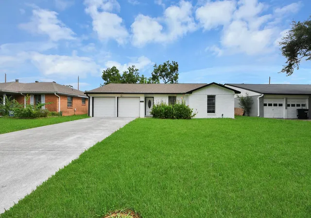 Photo 2 of Single family home for sale at 212 Harold Ln, Baytown, TX 77521 | MLS# 31723449 | Listing updated on 2026-09-21