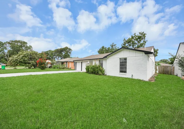 Photo 3 of Single family home for sale at 212 Harold Ln, Baytown, TX 77521 | MLS# 31723449 | Listing updated on 2026-09-21