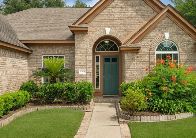 Photo 3 of Sale Pending at 23102 Willow Cyn Dr, Katy, TX 77494 | MLS# 8162967 | Listing updated on 2026-09-22