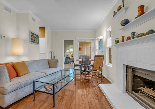 Photo 3 of Sale Pending at 4041 Drake St #212, Houston, TX 77005 | MLS# 14804188 | Listing updated on 2026-09-11