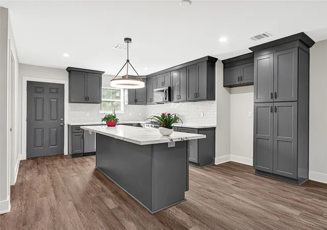 Photo 3 of Single family home for sale at 7614 Dixie Dr, Houston, TX 77087 | MLS# 89020122 | Listing updated on 2026-09-12