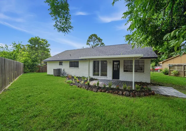 27th image of 5703 Woodville Ln, Pearland, TX 77584 | MLS# 86637650