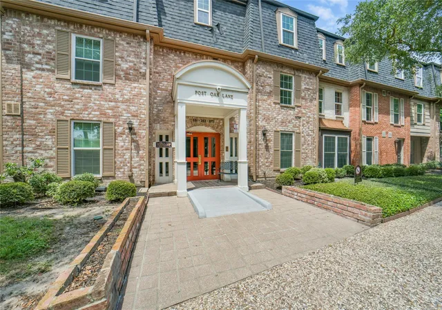 Photo 2 of Townhouse for sale at 351 N Post Oak Ln #706, Houston, TX 77024 | MLS# 92579647 | Listing updated on 2026-08-21