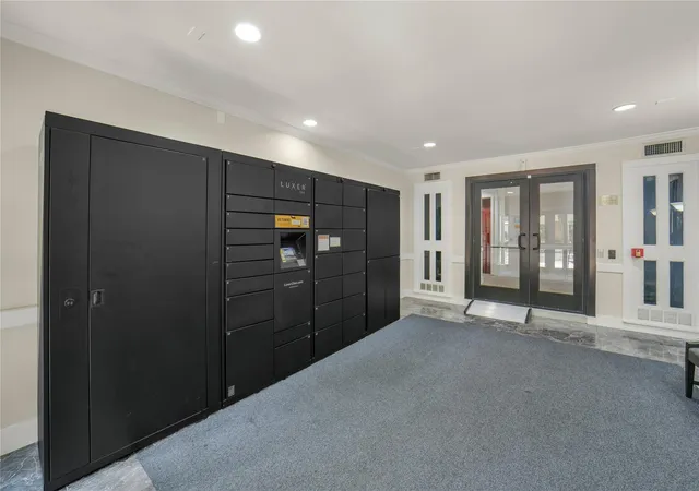 Photo 3 of Townhouse for sale at 351 N Post Oak Ln #706, Houston, TX 77024 | MLS# 92579647 | Listing updated on 2026-08-21