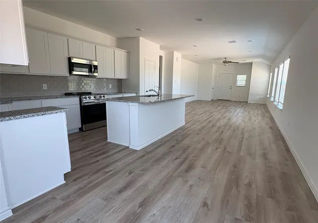 Photo 3 of Single family home for sale at 10691 Crockett Meadows Blvd, Conroe, TX 77306 | MLS# 46482678 | Listing updated on 2026-09-12