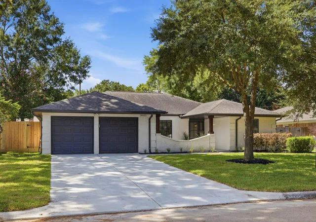 Photo 2 of Single family home for sale at 14035 Pinerock Ln, Houston, TX 77079 | MLS# 44625158 | Listing updated on 2026-09-20