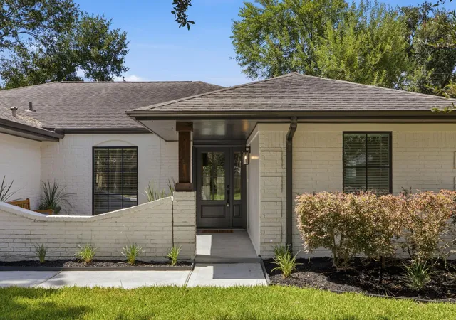 Photo 3 of Single family home for sale at 14035 Pinerock Ln, Houston, TX 77079 | MLS# 44625158 | Listing updated on 2026-09-20