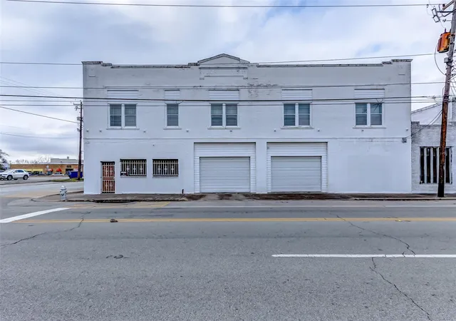 1st image of 101 N Main St, Baytown, TX 77520 | MLS# 66945170