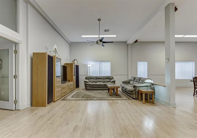 5th image of 101 N Main St, Baytown, TX 77520 | MLS# 66945170