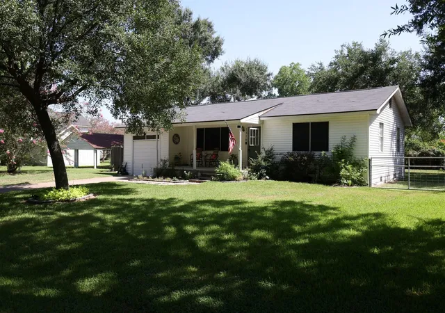 Photo 1 of Sale Pending at 1316 Kathy Ave, Sealy, TX 77474 | MLS# 33420069 | Listing updated on 2026-09-08