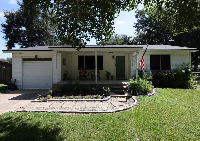 Photo 2 of Sale Pending at 1316 Kathy Ave, Sealy, TX 77474 | MLS# 33420069 | Listing updated on 2026-09-08