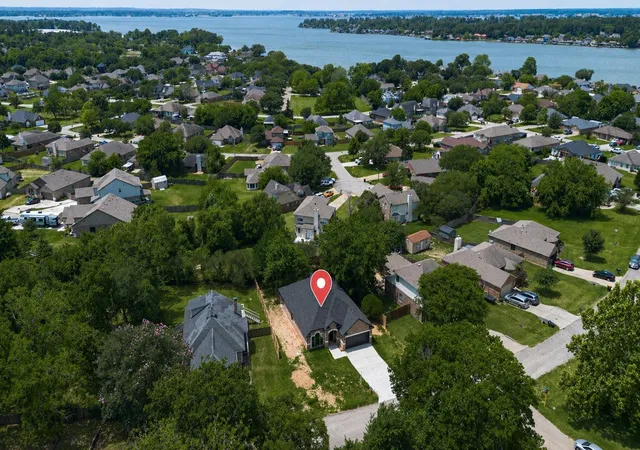 2nd image of 12431 Green Ridge Dr, Willis, TX 77318 | MLS# 49573159